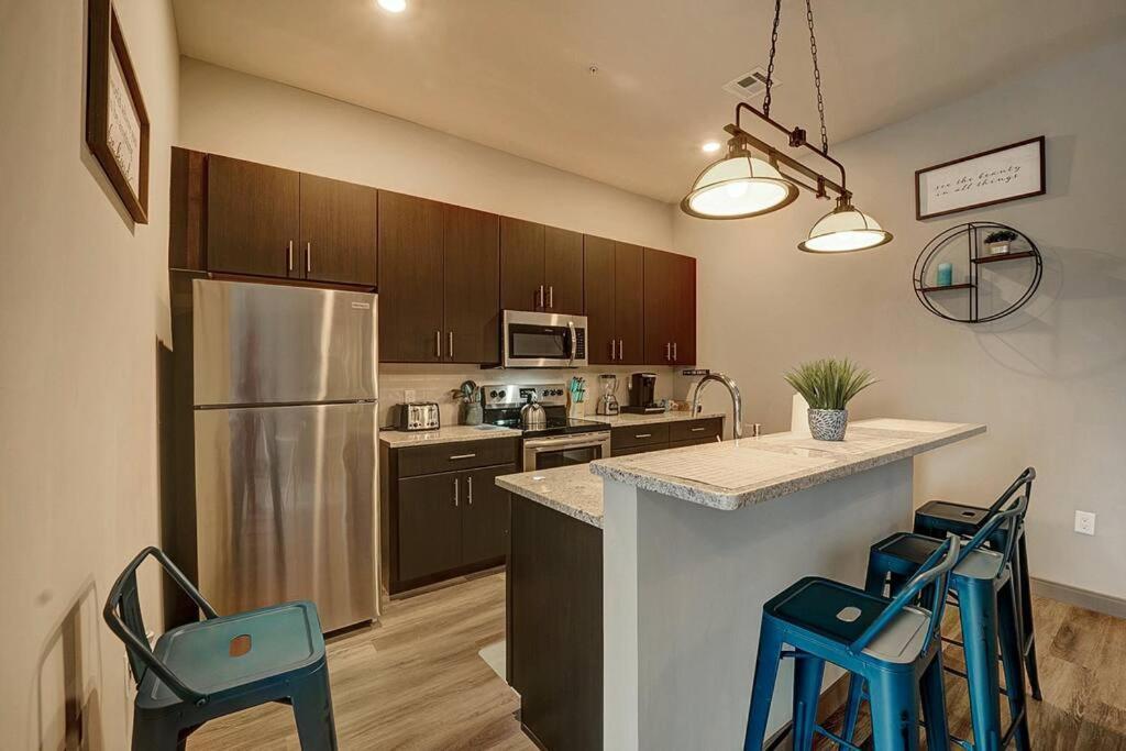 Апартаменты Huge 2 Bed 2 Bath Easy Ride To Nyc & Parking Хакенсак Экстерьер фото