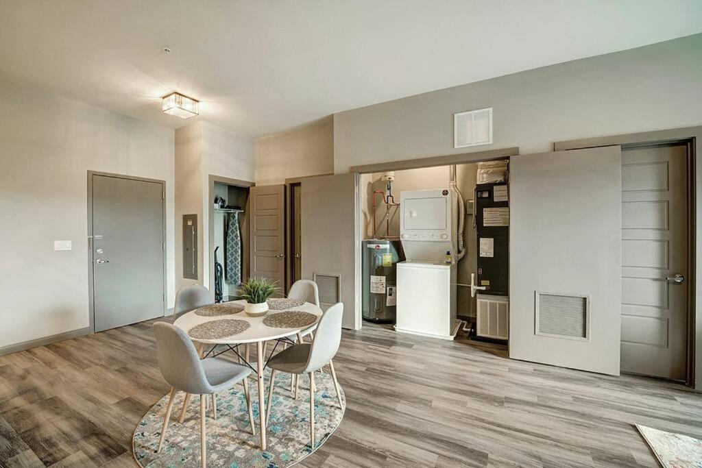 Апартаменты Huge 2 Bed 2 Bath Easy Ride To Nyc & Parking Хакенсак Экстерьер фото