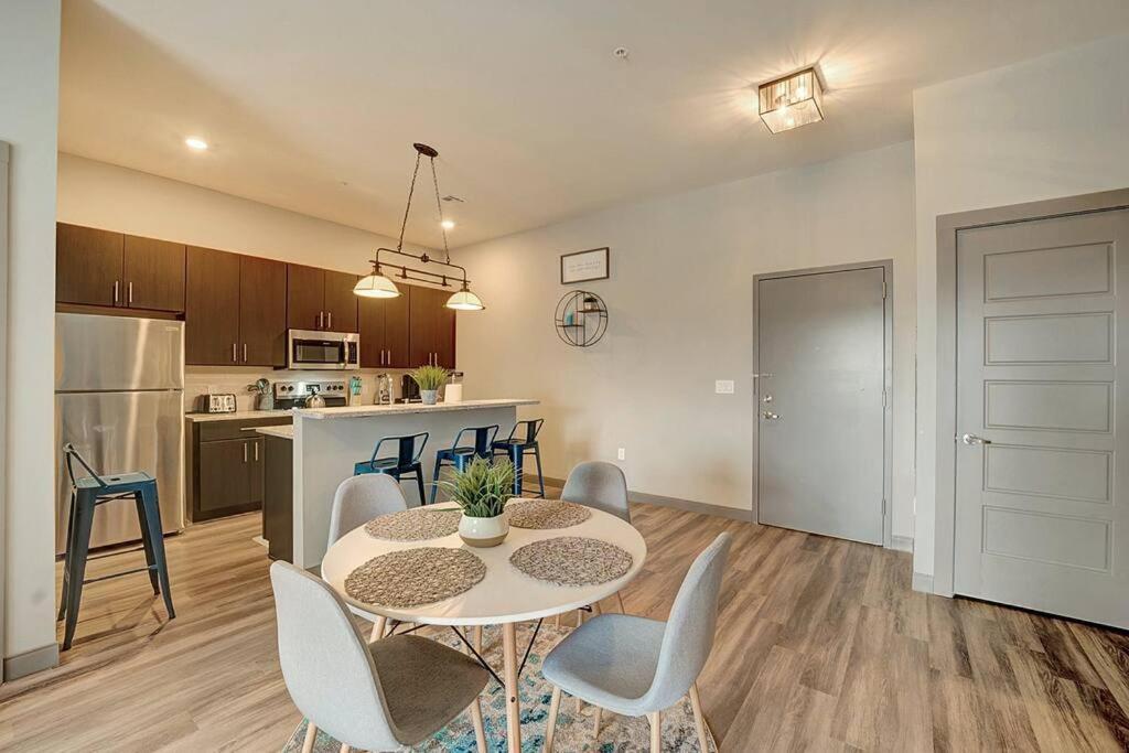 Апартаменты Huge 2 Bed 2 Bath Easy Ride To Nyc & Parking Хакенсак Экстерьер фото
