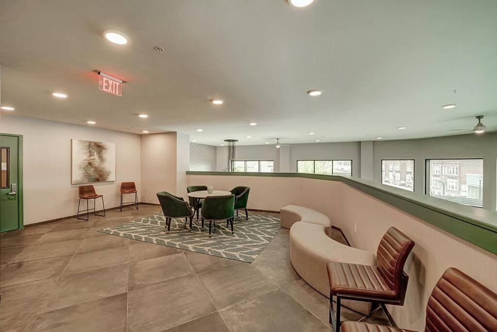 Апартаменты Huge 2 Bed 2 Bath Easy Ride To Nyc & Parking Хакенсак Экстерьер фото